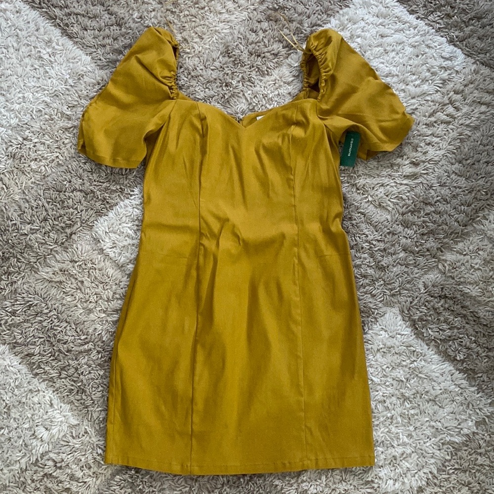 Puff sleeve heart shaped neck dress